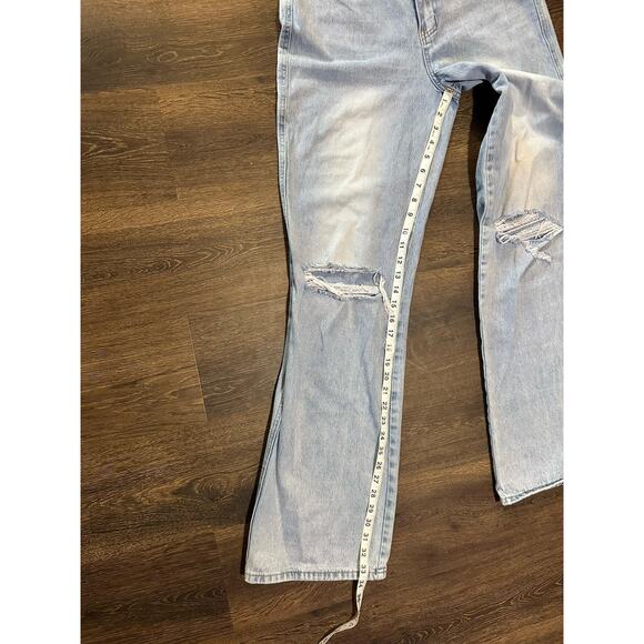 Flying Monkey Vintage Women's Dad Jean- SIZE 29 X34 Flared Distressed Lightwash - Picture 6 of 9